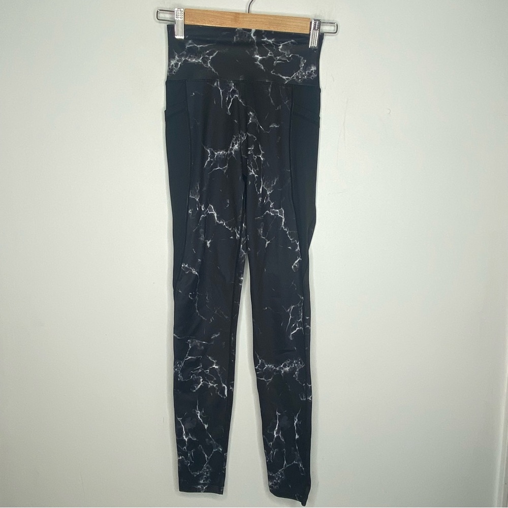 Buff Bunny size Small Leggings Black White Pockets